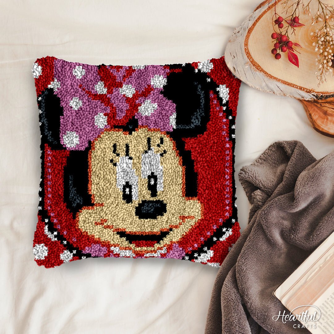 It's Minnie! - Latch Hook Pillowcase Kit - Latch Hook Crafts